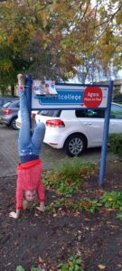Nicolien Kappen met de VO Gids bij Agora Buurtcollege in Panningen