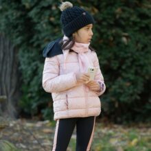 kind met smartphone kijkt weg | De VO Gids 2026